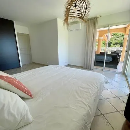 Avec Piscine Et Jacuzzi A Ajaccio 빌라